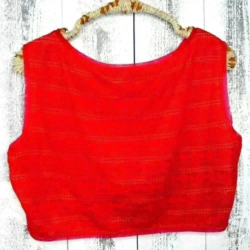 BCBG Maxazria Ivanna Hibiscus Crop
Top Red Lace - Picture 3 of 7